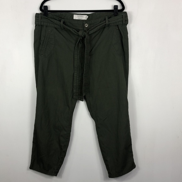 TORRID olive green waist tie bucket style cropped cargo Capri pant B3 - Picture 2 of 10